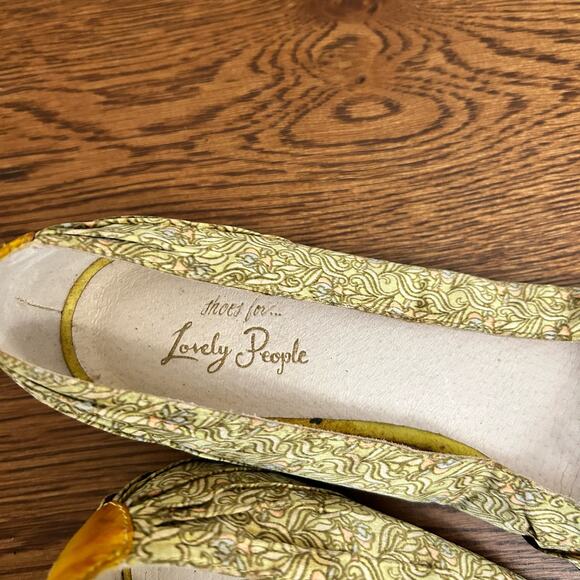 Shoes for Lovely People Yellow Floral Leather Canvas Peep Toe Flats Size 10 - Picture 8 of 10